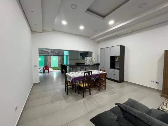 Imagem Casa novíssima térrea, 100 metros da praia, piscina e lavabo