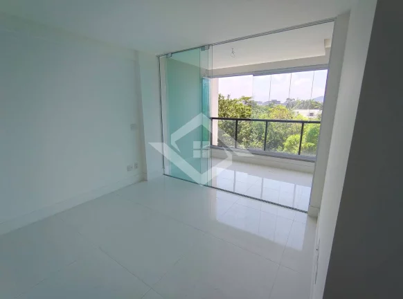 Imagem Apartamento de 4 Quartos na Barra da Tijuca perto do Posto 6 com 147 m²