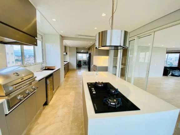 Imagem Belíssimo e requintado apartamento, em localização nobre da cidade!
 Contendo 365m², é distribu...
