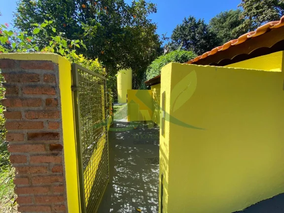 Imagem Belíssima Chácara à Venda em Condomínio Fechado Localizado em Atibaia-SP