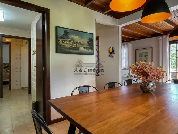 Imagem Casa à venda em Campos do Jordão - Com 97 m2, área gourmet e suíte