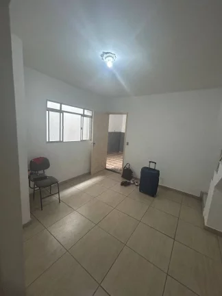 Imagem Casa Frente Locação 3 Dormitórios com 1 Vaga de garagem - Jardim Ipanema