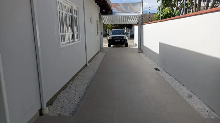 Imagem Casa Padrão para Venda e Aluguel em Centro Tijucas-SC