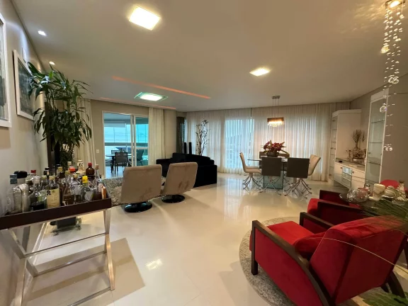 Imagem Apartamento mobiliado com 4 suítes e 3 vagas de garagem no bairro Fazenda em Itajaí