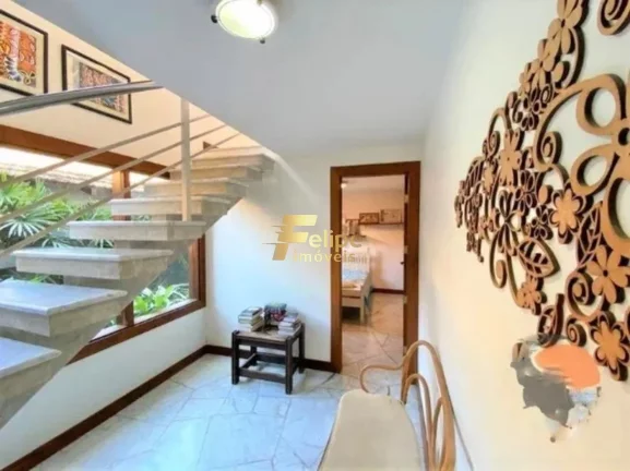 Imagem Vende Casa Duplex em Condomínio de Luxo em Guarapari, situado no condomínio mais exclusivo do Estado!!