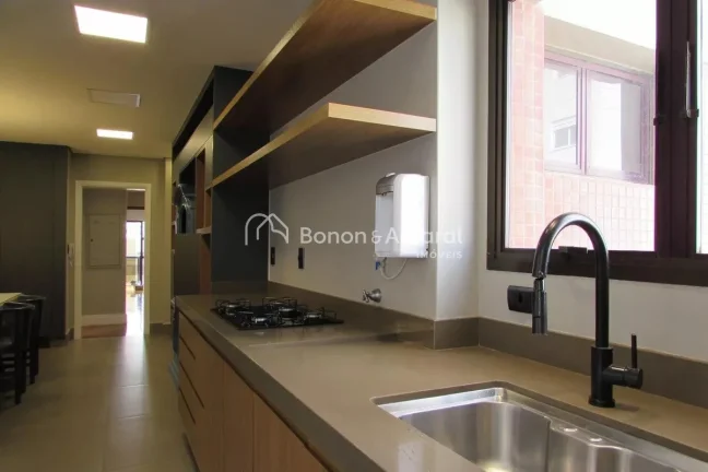 Imagem Imóvel espaçoso com 3 dormitórios, sendo 2 suítes, além de 3 banheiros no total. Bem equipado, ...