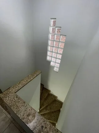 Imagem Sobrado com 270 m² 4 Dormitorios sendo 2 Suietes e 3 vagas de Garagens