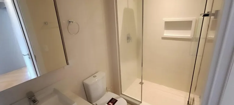 Imagem Apartamento no Cabral - 3 dormitórios - 101 m2. Sacada. Novo