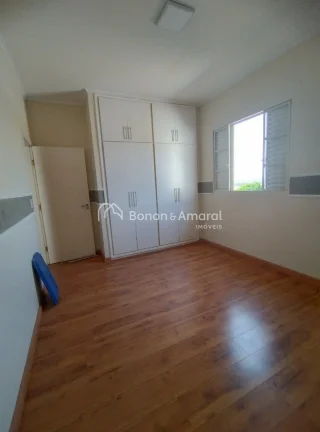 Imagem Casa com 3 Suítes confortáveis com armários embutidos e uma das suites tem banheira;
2 Salas de e...