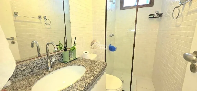 Foto do imóvel: Varanda e posição nascente para mais luz e ventilação, com 1 suíte e 3 banheiros. 2/4 nascente com