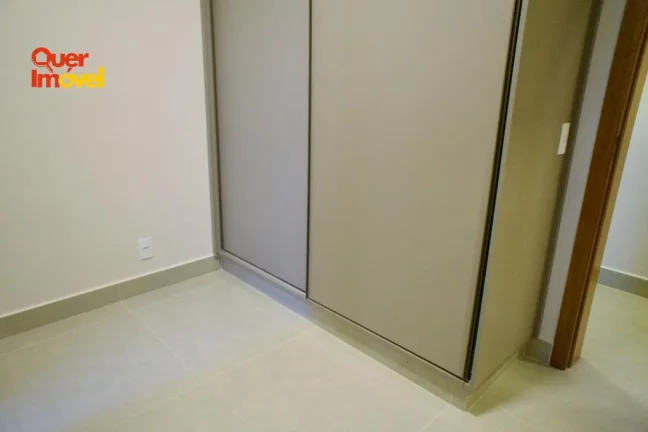 Imagem Casa de Luxo em Condomínio à Venda em Ribeirão Preto-SP no Bairro Bonfim Paulista: 3 Quartos, 3 Suítes, 1 Sala, 4 Banheiros, 4 Vagas, 180m².
