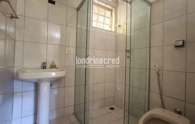 Imagem Linda casa no Jardim Lindóia com 112m², 2 quartos (1 suíte), sala em 2 ambientes, churrasqueira, garagem e ampla área gramada nos fundos