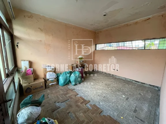 Imagem Casa Amarela - Residência Ampla e Bem Localizada
