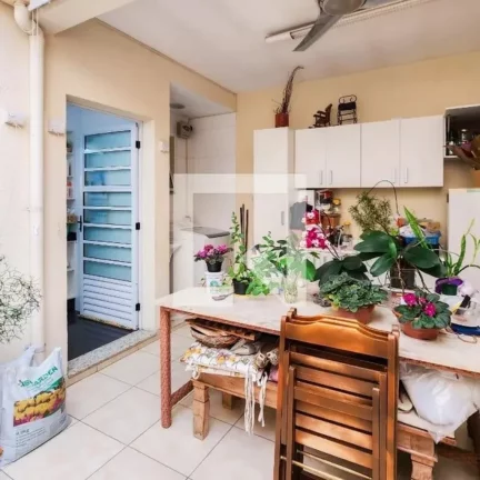Imagem Imperdível: Casa à venda no Centro de São Bernardo do Campo-SP, com 3 quartos, 3 suítes e 4 vagas de garagem!