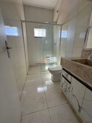 Imagem Sobrado de 4 dormitórios, sendo 1 suíte a 50m do mar no bairro Meia Praia, em Navegantes - Adriano Carpes Imóveis vende