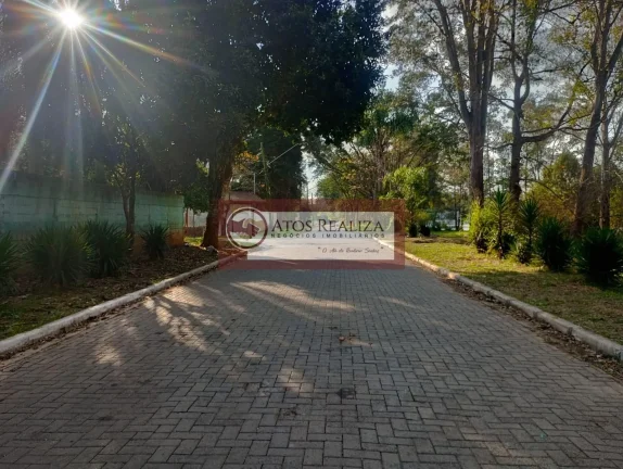Imagem Vendo Oportunidade no parque do terceiro lago. Vendo casa em condomínio parque terceiro lago, terreno de 504m², 180m² de área útil, 2 Dormitirios, sacada, 2 salas, 2 Banheiros, 3 vagas de garagem, canil e poço artesiano, valor de SUPER Oportunidade. R$ 65