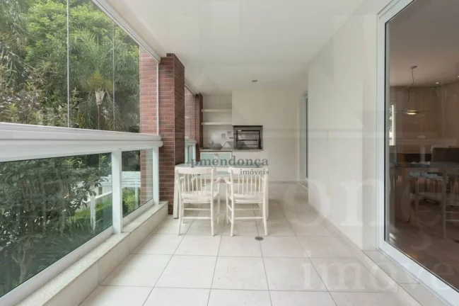 Imagem Apartamento de Alto Padrão na Rua Wanderley, 3 suítes e 4 vagas, 350m²