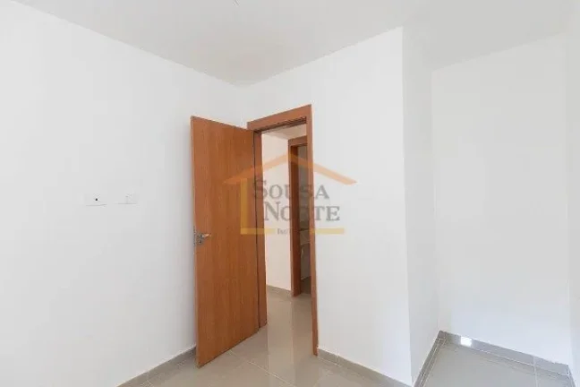 Imagem Apartamento com 39,05m², dispõe de 2 dormitórios, sala para dois ambientes, cozinha com gabinete ...