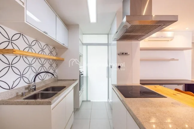 Imagem Elegante e repleto de detalhes que valorizam cada ambiente, este apartamento encanta pelo acabamento...