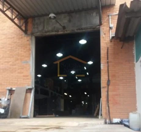 Imagem Galpão com 5.000,00m² de área construída, distribuída em três blocos e áreas complementares. ...