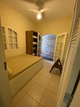 Imagem CASA COM 2 DORMITÓRIOS, SENDO 1 SUÍTE, DENTRO DE UM RESIDENCIAL COM PISCINA, PARA LOCAÇÃO ANUAL EM BOISSUCANGA