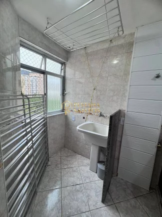 Imagem Vendo apto com 2 quartos no Condomínio Espigão no Edifício Costa do Sol