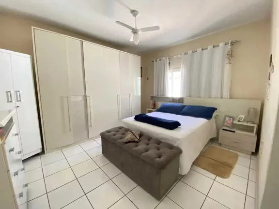 Imagem Casa com 4 dormitórios sendo 1 suíte e 5 vagas de garagem com piscina privativa - Balneário Camboriú