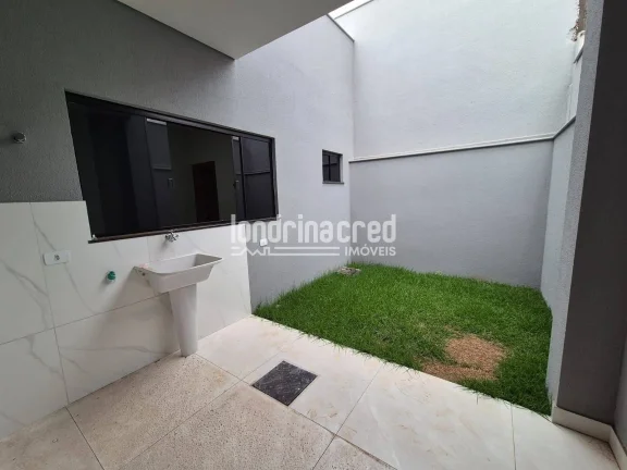 Imagem Casa com 2 quartos (1 suíte), planta bem distribuída, 2 vagas, 80m² construídos em terreno de 125m² na região sul de Londrina