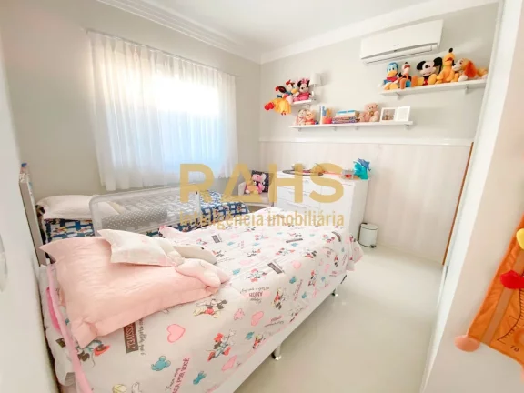 Imagem Lindo sobrado averbado, mobiliado com muito requinte e bom gosto! Em ótima localização, entre o N...