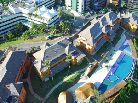 Imagem A 5ª Avenida Imóveis selecionou esse apartamento de 1/4 Sala Duplex no BAHIA LODGE, ancorado no melhor ponto do Rio Vermelho, debruçado sobre o mar: