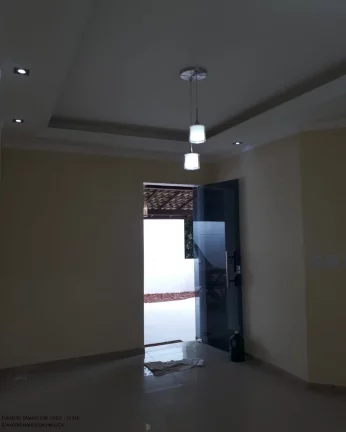 Imagem Casa de Alto Padrão em Condomínio à Venda em Camaçari-BA - 3 quartos, 1 suíte, 2 salas, 1 banheiro, 4 vagas, 130,00 m².