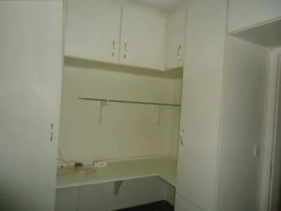 Imagem Apartamento bem localizado no centro, contendo 3 quartos com armários embutidos sendo 1 suíte, 1 v...