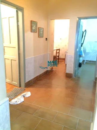 Imagem CASA COM TERRENO DE 250M² À POUCOS PASSOS DA ORLA (COM LAJE)!