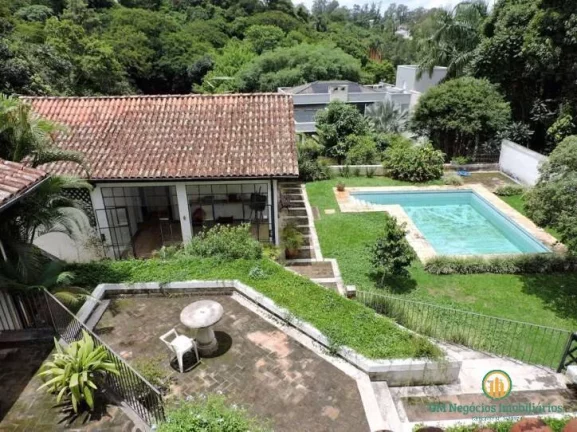 Imagem Cond Forest Hills - Casa Colonial, 4 sts e piscina! Ao lado do clube!