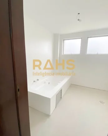 Imagem Ampla cobertura Duplex no bairro Anita Garibaldi! Essa ampla cobertura conta com 235m² Privativos e...