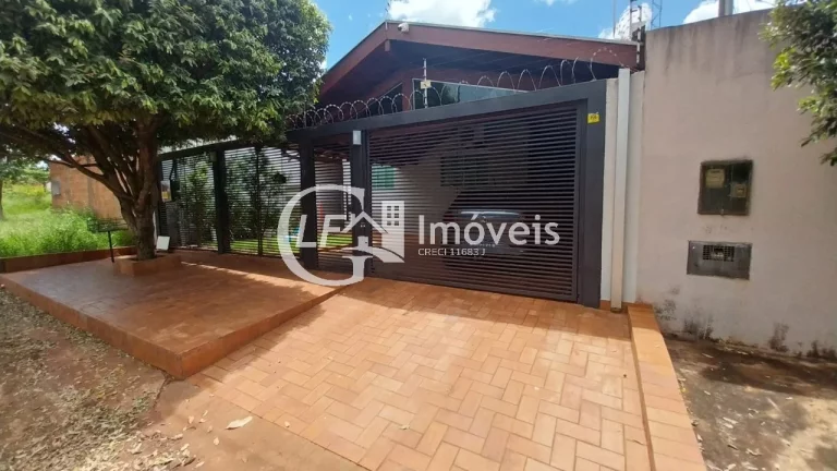 Casa Com Piscina Espaço Gourmet e Rica em Blindex,Estuda Permuta