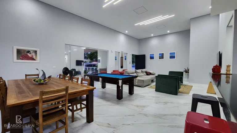 Imagem Casa de alto padrão com 4 suítes em conjunto residencial com controle de acesso