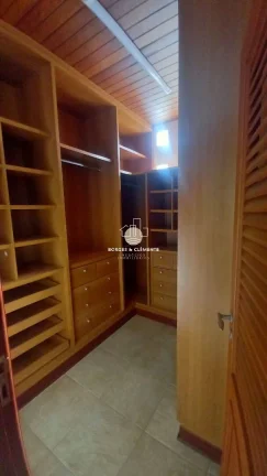 Imagem Casa de Alto Padrão Reformada com 3 Suítes no Condomínio Flamboyant Atibaia