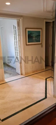 Imagem Apartamento de Luxo para Locação em Moema, São Paulo-SP: 3 quartos, 3 suítes, 2 salas, 4 banheiros, 220m² de área.