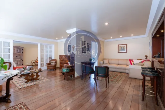 Imagem Apartamento de Luxo em Pinheiros: 4 Quartos, 2 Suítes, 5 Banheiros, 2 Vagas de Garagem, 224m² - São Paulo-SP.