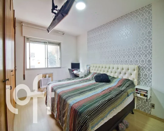 Imagem Apartamento reformado em Higienópolis com 2 quartos ( 1 suíte ) e 2 vagas, 81m²