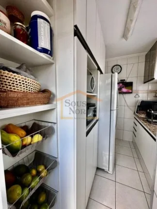 Imagem Apartamento 2 dormitórios, sala, cozinha com armários, área de serviço,1 vaga de garagem. 50m²....
