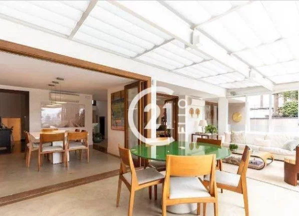 Imagem Casa em rua fechada, 608m², 3 suítes, Jardim Guedala