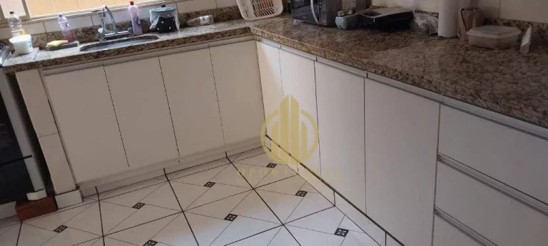 Imagem Casa com piscina em um espaço de 339 m²