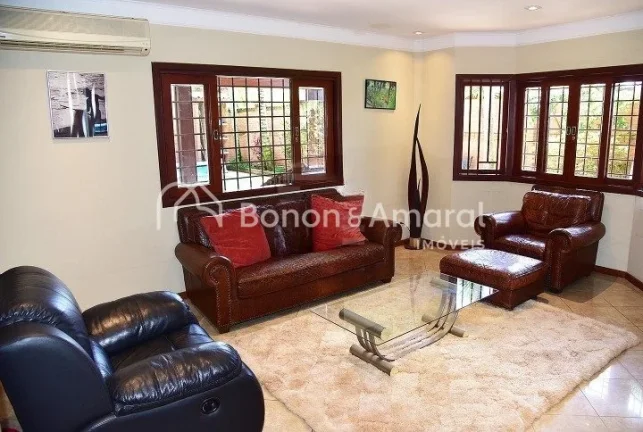 Imagem Sofisticação e privacidade em cada detalhe

Esta esplêndida residência oferece ambientes elegant...