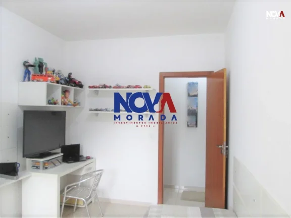 Imagem Venha morar em uma casa de 3 quartos com suíte, localizada em uma rua asfaltada e com fácil acesso...