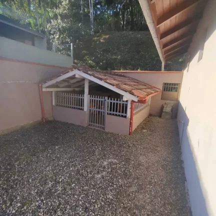 Imagem Casa averbada com 3 dormitórios sendo 1 suíte e 2 vagas de garagem em Joinville