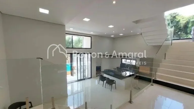 Imagem Apresentamos uma casa encantadora, ideal para criar momentos inesquecíveis com sua família. Com um...