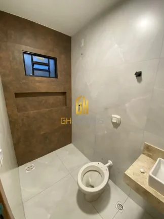 Imagem A casa possui 

- 3 quartos sendo 1 suíte
- ?Área gourmet com ilha e churrasqueira a carvão
- ?La...