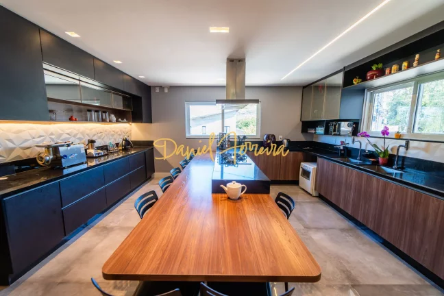 Imagem Casa Moderna com Vista para as Montanhas no Condomínio Santa Monica